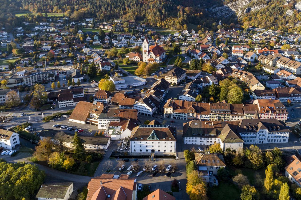 Hotel Balsthal Екстериор снимка